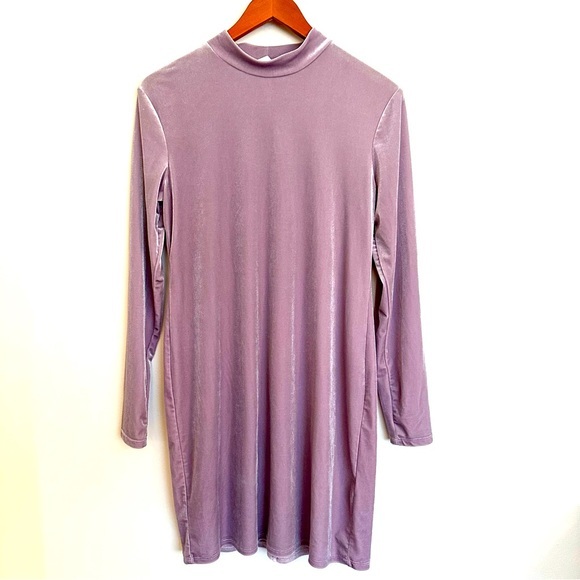 H&M Dresses & Skirts - H&M Velvet Dress Lavender Purple Long Sleeve Size Large